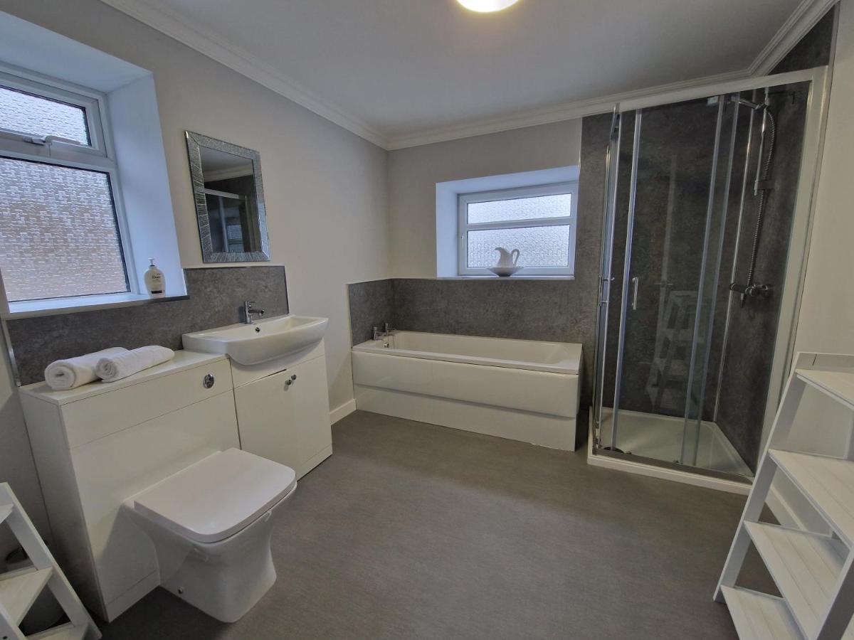 Lewis Gethin House, Newly Renovated Cottage Sleeps 9, Close To Bike Park Wales Merthyr Tydfil Buitenkant foto
